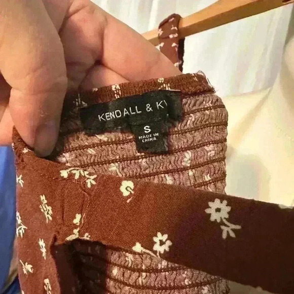 Kendall And Kylie Crop Top. Size Small.  Pull On. Roushed Back. Floral. Brown - Picture 5 of 8